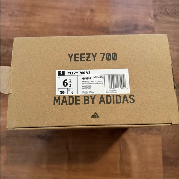 Minimally worn Yeezy 700 clay brown - size 6.5 men’s - Picture 7 of 7